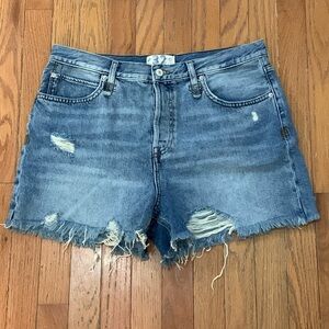 Women’s We The Free Distressed Light Denim Shorts Size 32 EUC